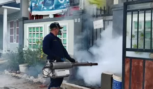 Bid Dokkes Polda Sultra Gerak Cepat Tangani Keluhan Warga Terdampak DBD Pasca Banjir di Lepo-Lepo