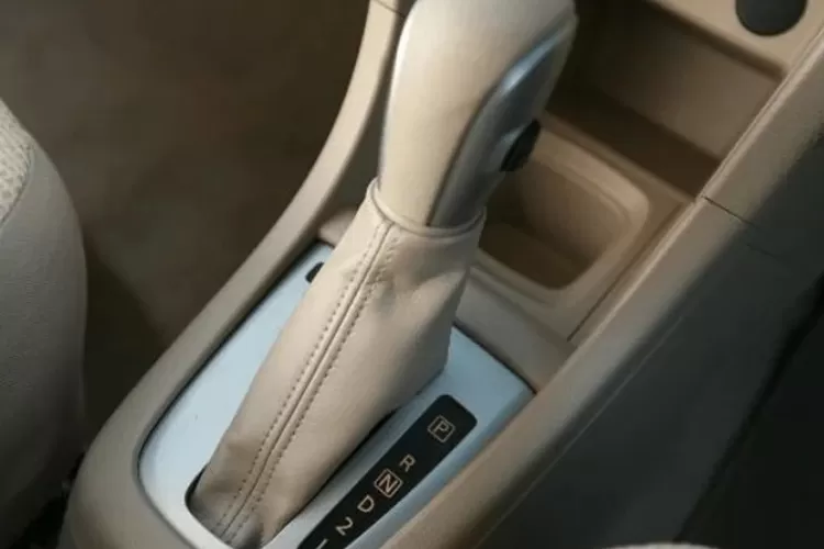 Shift Lock pada mobil matik Suzuki Ertiga./net