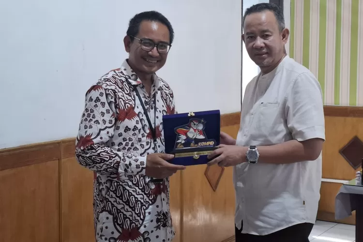 Rombongan KPPU Kanwil I dipimpin oleh Kepala Kantor Wilayah, Ridho Pamungkas, didampingi oleh Kepala Bidang Penegakan Hukum, Hardianto, Kepala Bagian Administrasi, Devi Lucy Siadari, serta tim. Rombongan disambut langsung oleh Kepala Perwakilan Ombudsman RI Sumatera Utara, Herdensi Adnin, bersama ja