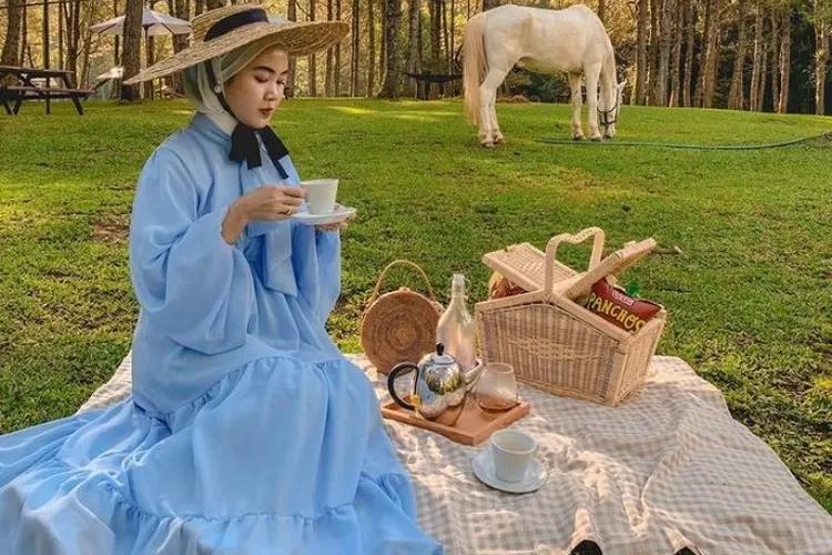 Jungle Milk Jayagiri, tempat wisata alam yang menawarkan camping cantik sambil piknik bareng kuda. (Instagram/@sitsolyasitsol)