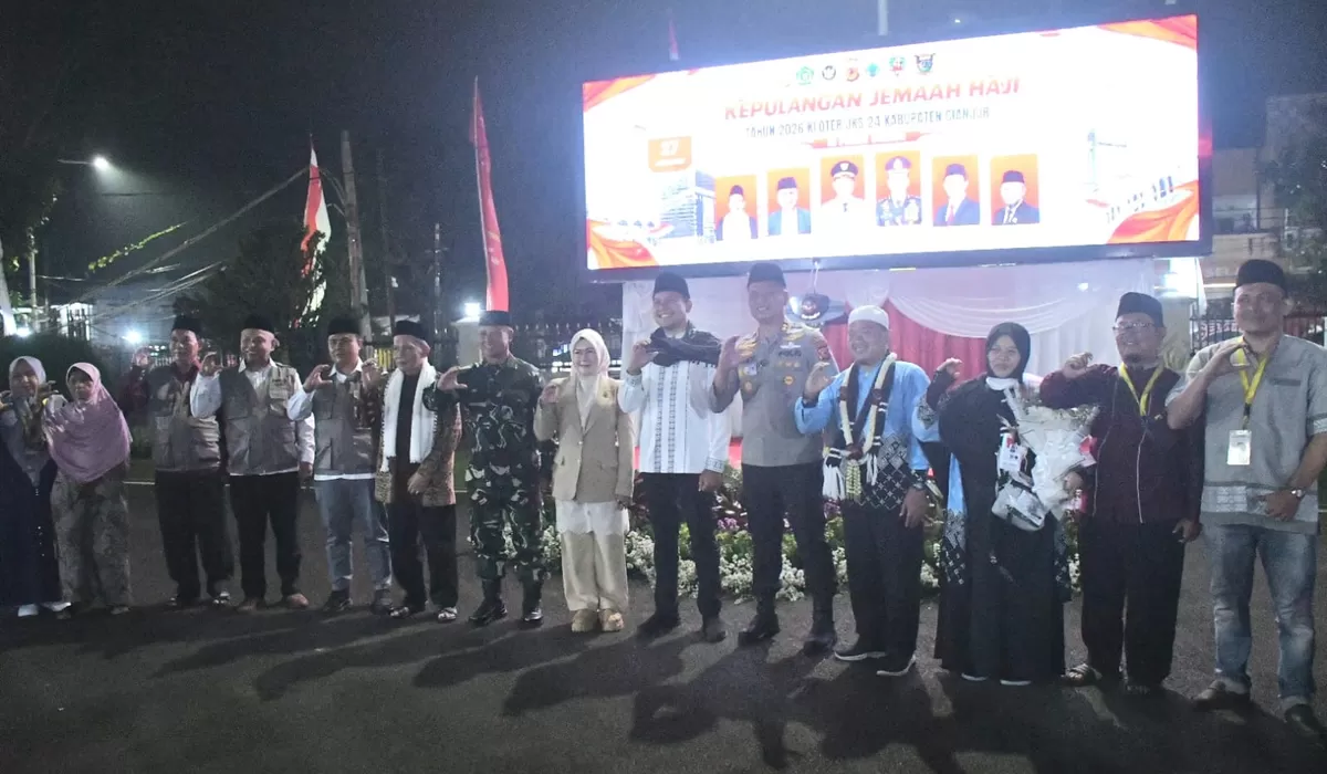 Forkopimda Cianjur menyambut kedatangan jemaah haji. (FOTO: Ist)