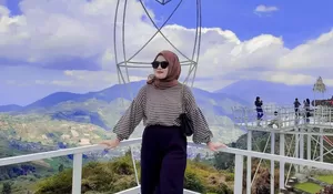 Kamu Bisa Enjoy Pemandangan Kece dari Atas Jembatan Kaca, Inilah 3 Rekomendasi Wisata di Dieng