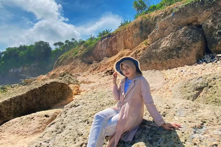 3 rekomendasi wisata di Tulungagung (Sumber - Pantai Pacar : Instagram @resaa.azh)