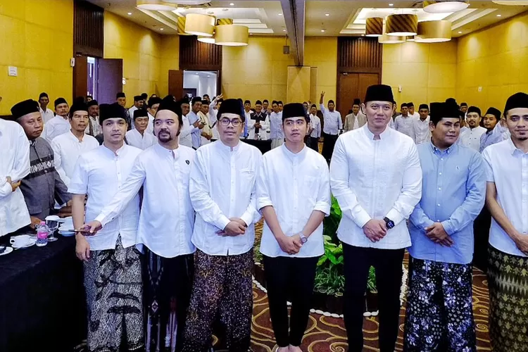 Cawapres 02, Gibran Rakabuming Raka saat hadiri acara Istighotsah