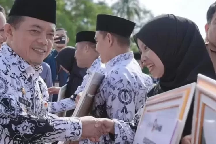 BERKAH DIAKHIR TAHUN, TUNJANGAN PROFESI TRIWULAN 4 GURU SERTIFIKASI ...