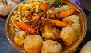 Rekomendasi 10 Bakso Enak di Bogor: Full Daging, Sambal Menggoda!