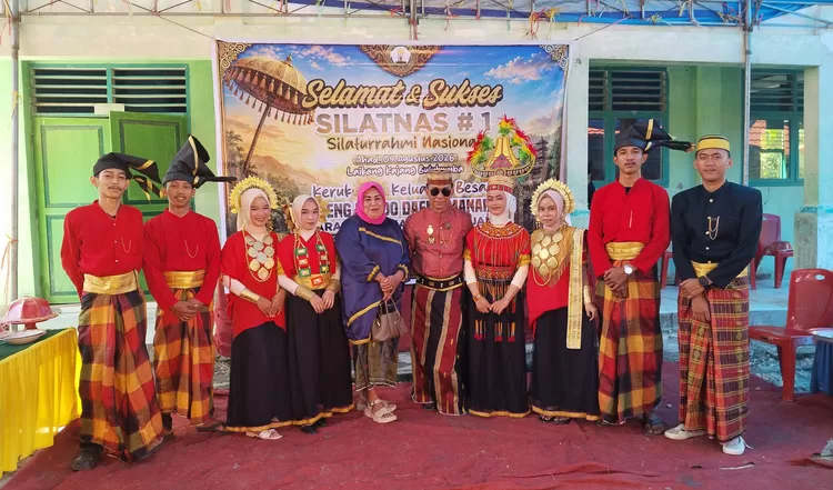 FOTO: Tampak silsilah dan pengurus KRKB Karaeng Poddo saat Silatnas I di Kajang. (Dok. KRKB)