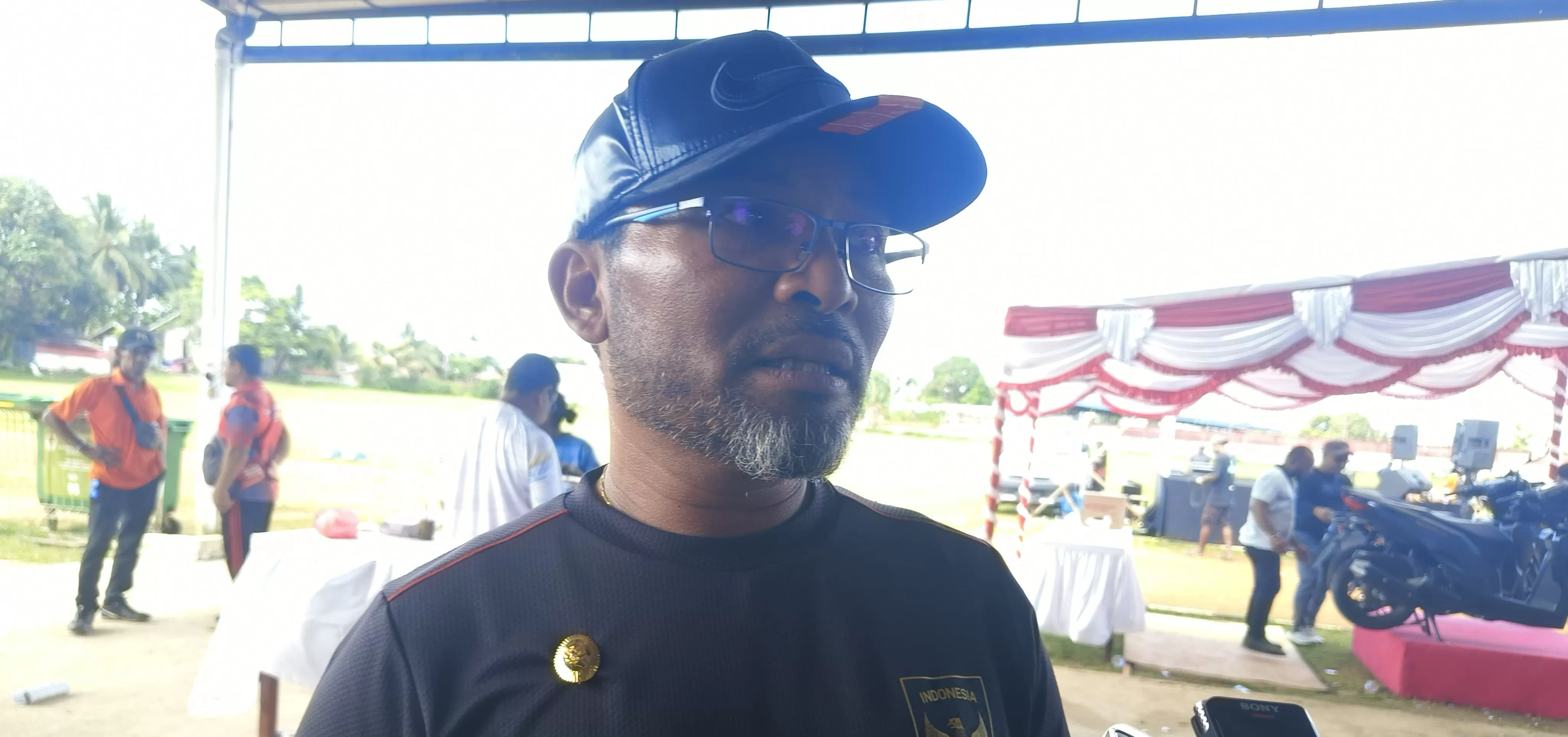 Ketua Harian PSBS Biak, Jimmy Kapisa. (CEPOSONLINE.COM/ISMAIL)