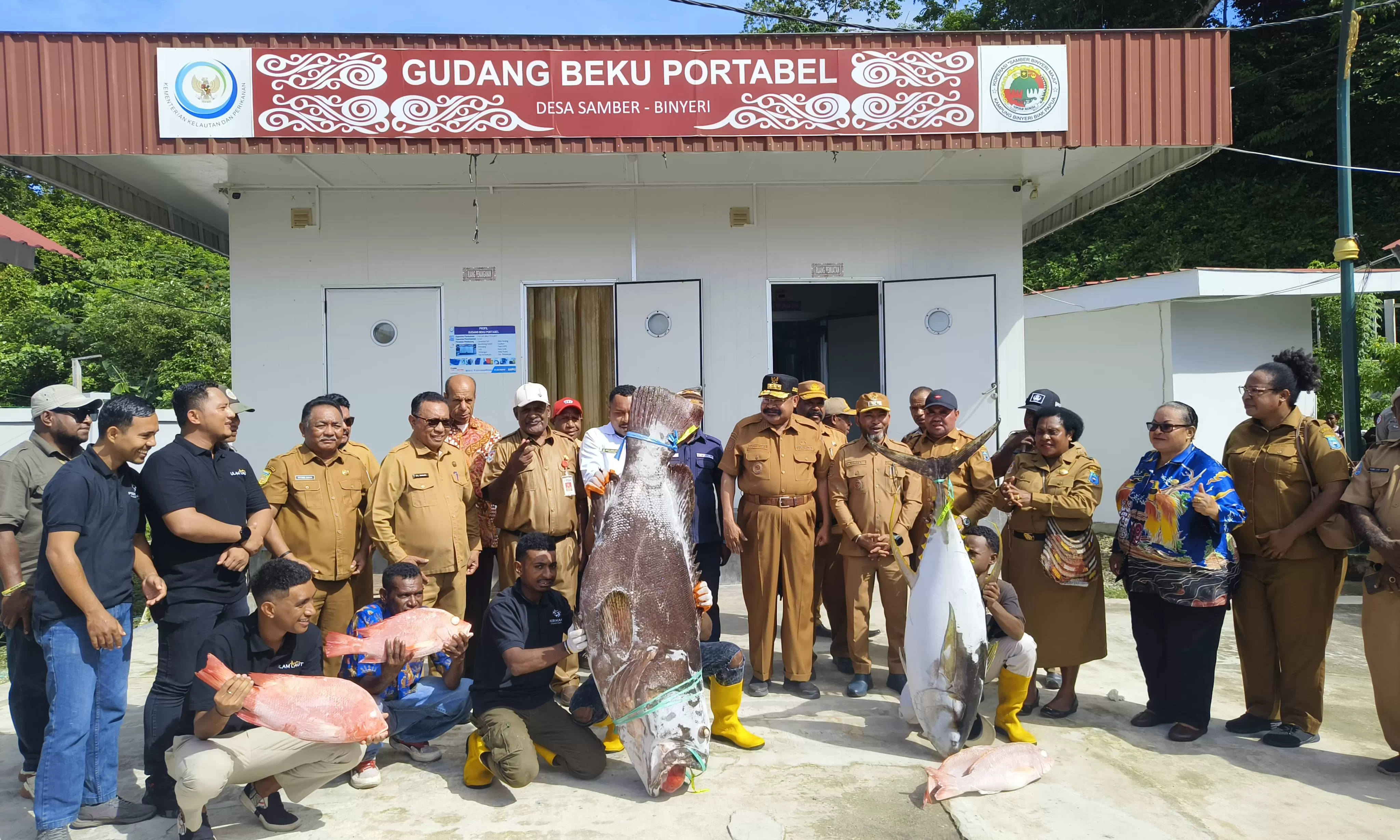 Gubernur Papua Pegunungan Jhon Tabo, melakukan kunjungan kerja ke Koperasi Samber Binyeri Maju (KSBM) di Kampung Samber Kalamo, Selasa (15/7). (CENDERAWASIH POS/ISMAIL)