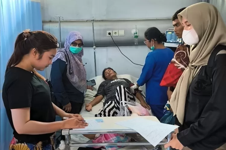 Pemko Medan melalui PuskesmasKelurahan Terjun Medan Marelan layani kesehatan bagi pengungsi korban banjir.