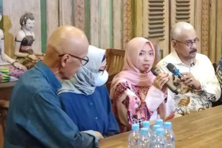 Ketua LPSK Achmadi beri keterangan pers soal perlindungan keluarga Arya Daru. (HukamaNews.com / Net)