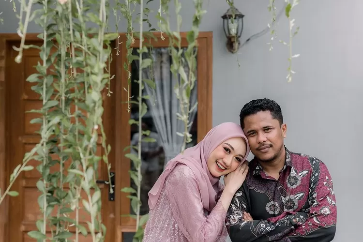 Profil istri Mamat Alkatiri, Nafha Firah (Sumber : Instagram @bintang9studio)