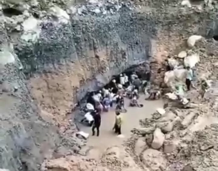 Operasi Pencarian 25 Korban Tertimbun Longsor di Tambang Ilegal Solok Ditutup (Rudi Imelda )