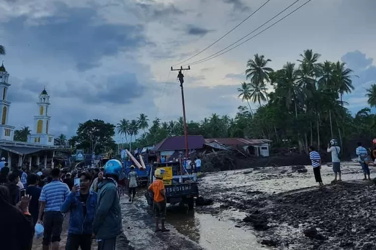 Pasca Banjir dan Longsor, PLN Gerak Cepat Atasi Gangguan Kelistrikan  Sumbar (Humas PLN )