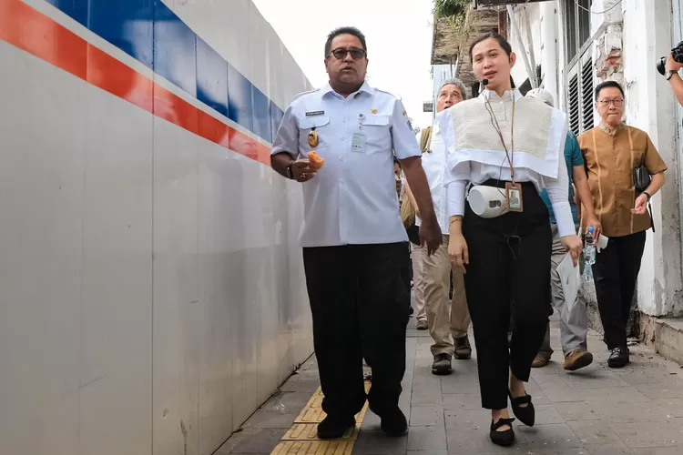 Wakil Gubernur (Wagub) DKI Jakarta Rano Karno meninjau kawasan Kota Tua