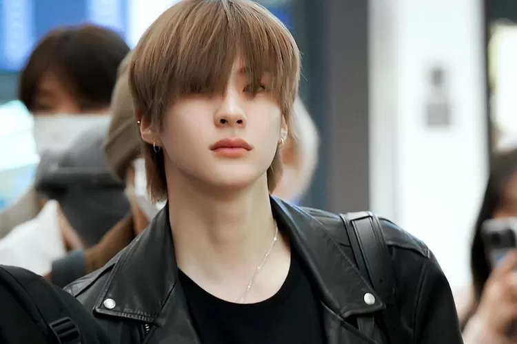 Anton RIIZE bikin Vlog pulang kampung (Sumber : Instagram @anton_riize)