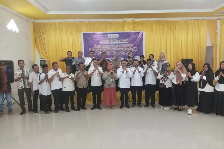 Foto bersama usai menggelar diskusi. 