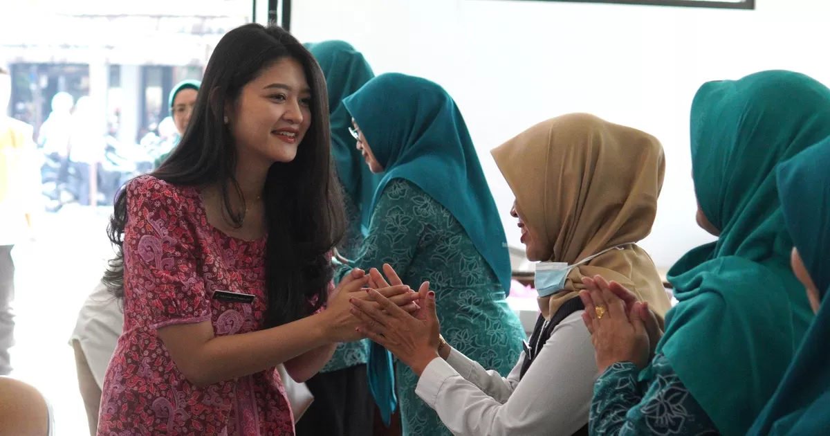 Ketua TP PKK Kabupaten Subang, Ega Anjani Reynaldy, saat menghadiri kegiatan penyerahan kacamata gratis bagi pelajar di Aula Sekretariat TP PKK Subang, Rabu 8 April 2026 (Dok. Istimewa)