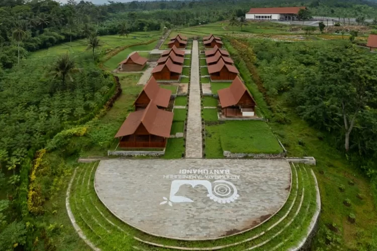 Kementerian Pekerjaan Umum dan Perumahan Rakyat (PUPR) telah menyelesaikan penataan kawasan Agrowisata Tamansuruh di Kabupaten Banyuwangi, Provinsi Jawa Timur. 