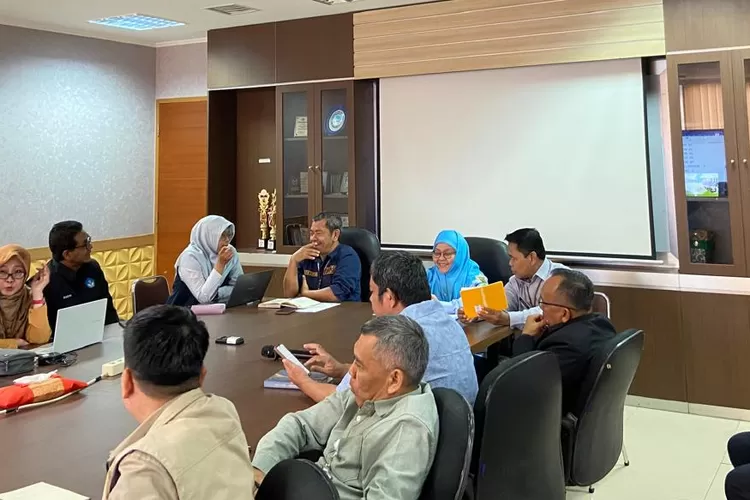 Foto saat rapat terkait pelaksanaan SPMB 2025, di ruang rapat Disdik Depok, beberapa waktu lalu. (ANDIKA EKA/RADAR DEPOK)