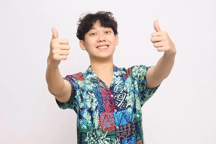 Sosok Willie Salim yang Viral Gegara Konten Masak Rendang di Palembang (TikTok.com/williesalim)