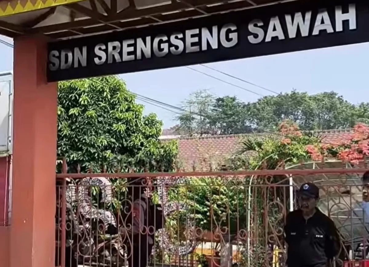 Potret SDN Srengseng Sawah 15 Pagi di Jagakarsa, Jaksel dalm kondisi steril di tengah pemeriksaan polisi usai mendapat ancaman bom  (Instagram/jabodetabek24info)