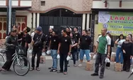 Ribuan Takjil Dibagikan kepada Masyarakat Pengguna Jalan yang Melintas Jalan Dr Wahidin oleh Law Firm AN Setyono & Partners Bersama Teh Bandulan