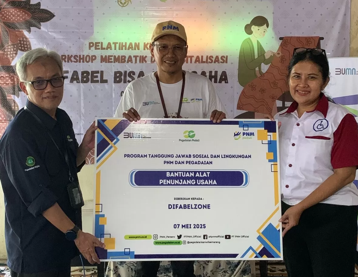  PNM Yogya bersama Pedagaian secara simbolis menyerahkan bantuan alat mendukung usaha bagi komunitas Difabelzone.&nbsp;KR-Istimewa