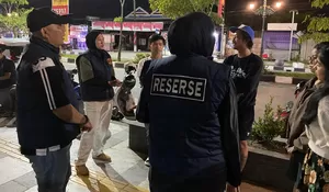 Ciptakan Rasa Aman dan Nyaman Masyarakat, Ditreskrimum Polda Sultra Gelar Patroli Dialogis Malam di Kawasan Eks MTQ 