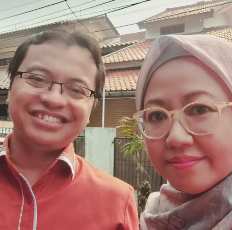Anggota DPRD Depok Ubaidillah bersama Vivi