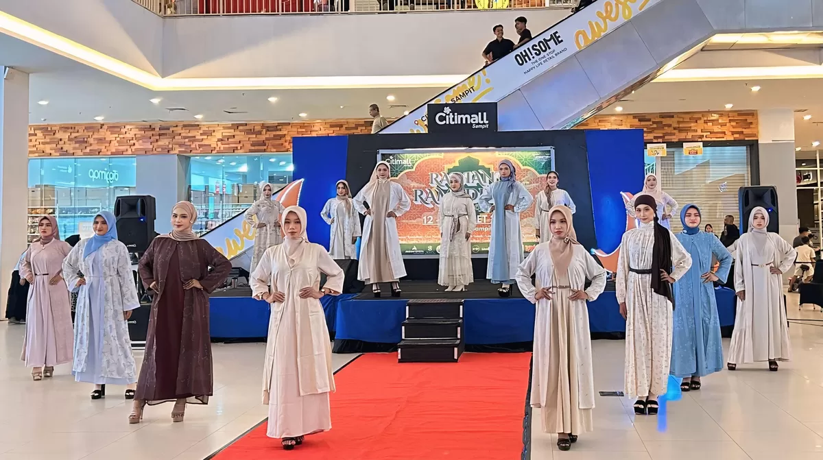 Parade fashion show Muslim Raya di Citimall Sampit. (FOTO: Istimewa)