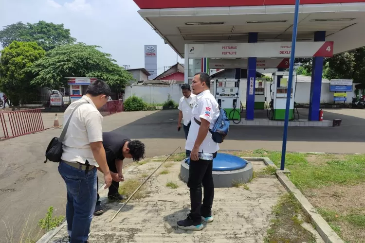 Jajaran Sat Reskirim Polres Metro Depok, melaksanakan kegiaan pengecekan di SPBU 34.16401 di jalan Tole Iskandar, Kelurahan Sukamaju Kecamatan Cilodong, Kota Depok. (POLRESTRO DEPOK)