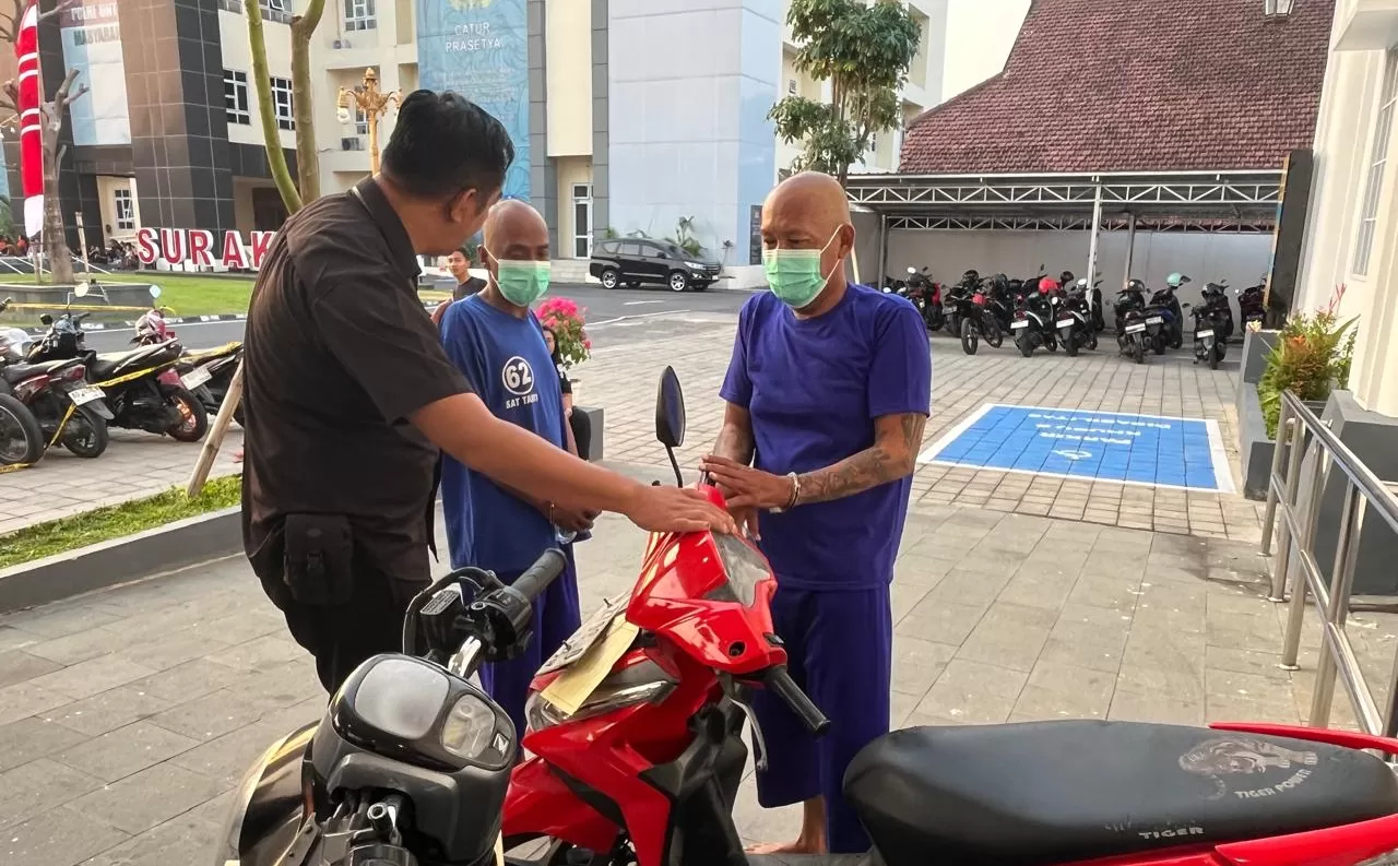Dua Residivis Curanmor Lintas Provinsi Dibekuk Polresta Surakarta, Gasak Motor dan HP Pemuda yang Tertidur di Pinggir Jalan. (kliksolonews/Lukas Budi)