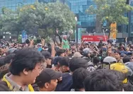 Demo Mahasiswa Bikin Macet, Sebagian Rute Transjakarta Dihentikan