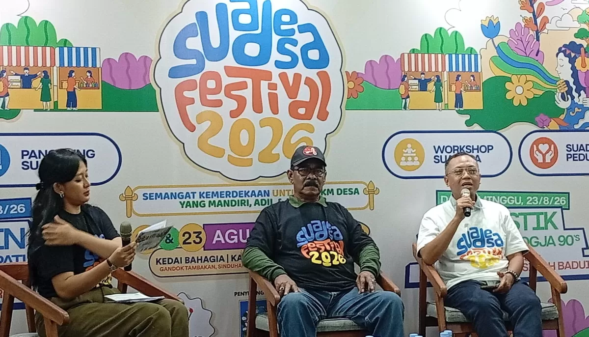 ki-ka Anissa Hertami, Lurah Sudarjo, Kadiv. CSR PGN, Krisdyan Widagdo Adhi (SP. News/ Philipus Anton)