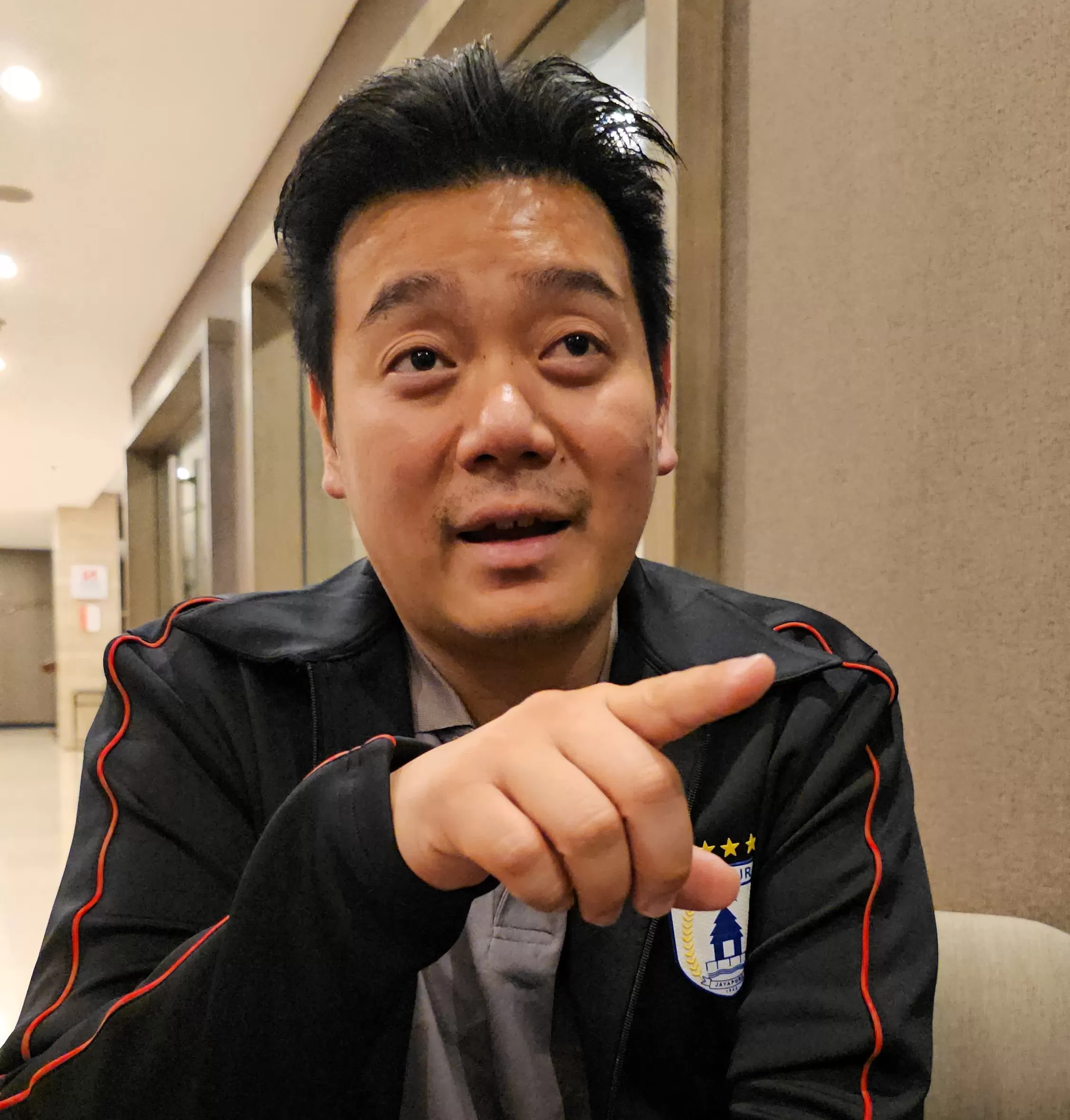 Manager Persipura, Owen Rahadiyan. (CEPOSONLINE.COM/HANS PALEN).