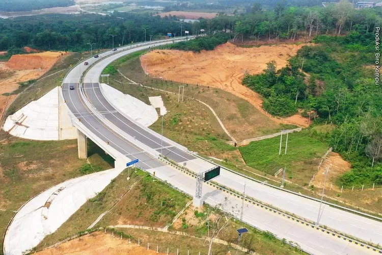Jalan Tol Trans Sumatera (JTTS) diperkirakan akan berjumlah 14 ruas di akhir tahun 2024 ini. Salah satu proyek yang rampung tersebut berada di Provinsi Suamtera Barat. (Instagram: kemenpupr)