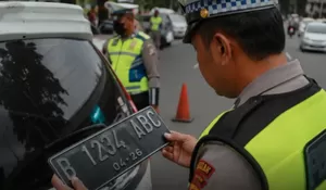 Tak Ada Toleransi, Polisi Bakal Tindak Pelat Nomor Ganda Kendaraan hingga TNKB yang Sengaja Dilepas, Pelanggar Terancam Denda Rp500 Ribu