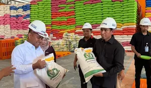 Kawal Instruksi Presiden Prabowo, Bahtra Tinjau Gudang Bulog Pastikan Stok Pangan Aman di Sultra