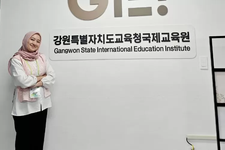 Zihan Ika Priana, seorang Guru Mata Pelajaran IPA, di SMP Negeri 34 Depok saat mengikuti Program KLIC di Korea Selatan.  (ANDIKA EKA/RADAR DEPOK)