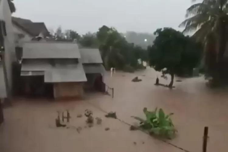 Banjir di Bandar Lampung.  (Capture video)
