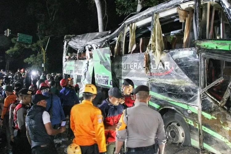 Bus Bawa Pelajar SMK Lingga Kencana Depok yang Alami Kecelakaan di Subang:  Tercatat Tidak Memiliki Izin Angkutan - Berita Utama