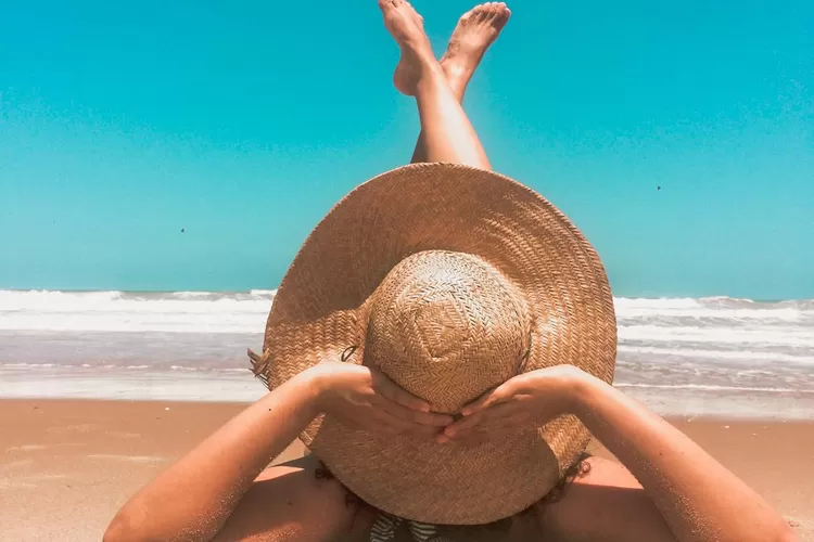 Ilustrasi pantai di Jawa Timur. (pexels.com/@rebeca-goncalves-871646)