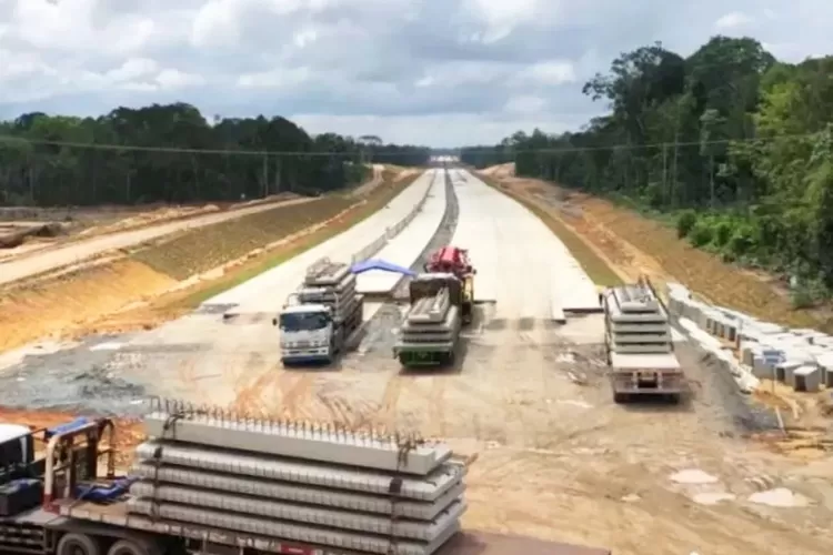 Ilustrasi proses pembangunan Jalan Tol Bengkulu-Lubuklinggau di Provinsi Bengkulu. Tol ini merupakan rangkaian Jalan Tol Trans Sumatera (JTTS). (Instagram: pupr_bpjt)