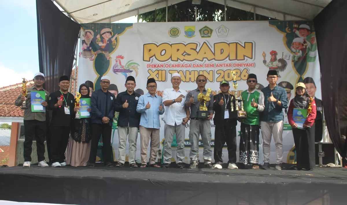 Penyerahan Piala PORSADIN XII Tingkat Kabupaten Cianjur Tahun 2026. (FOTO: Ist)