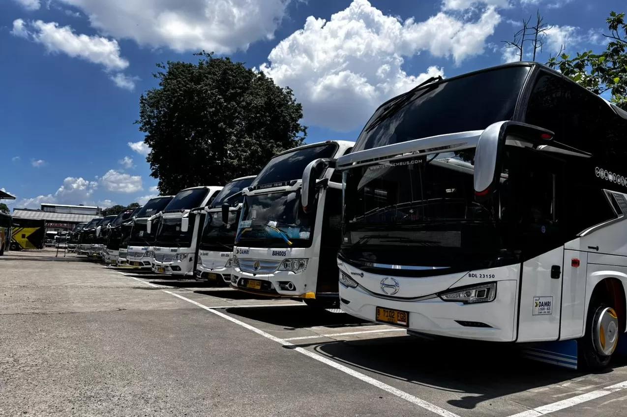 Jangan tunggu harga normal. Pesan tiket lebih awal dan nikmati potongan harga untuk berbagai trayek AKAP DAMRI hingga keberangkatan 31 Juli 2026. (DOK. DAMRI)