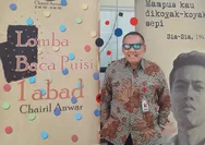 Penyair Pulo Lasman Simanjuntak Baca Puisi 'Kalah Atau Menang' Dalam Siaran Live di RRI Pro 1 Frekuensi 91, 2 FM