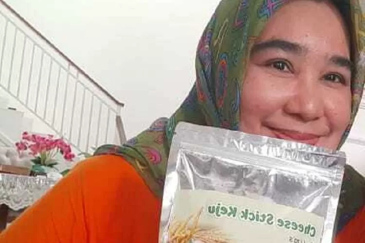 Liza Meita Sari. Pengusaha kuliner dari Pondok Sukatani Permai Jalan Anggur 4 blok C2/3 RT1/14 Kelurahan Sukatani, Kecamatan Tapos, Kota Depok yang mengikuti program WUB tahun 2024.