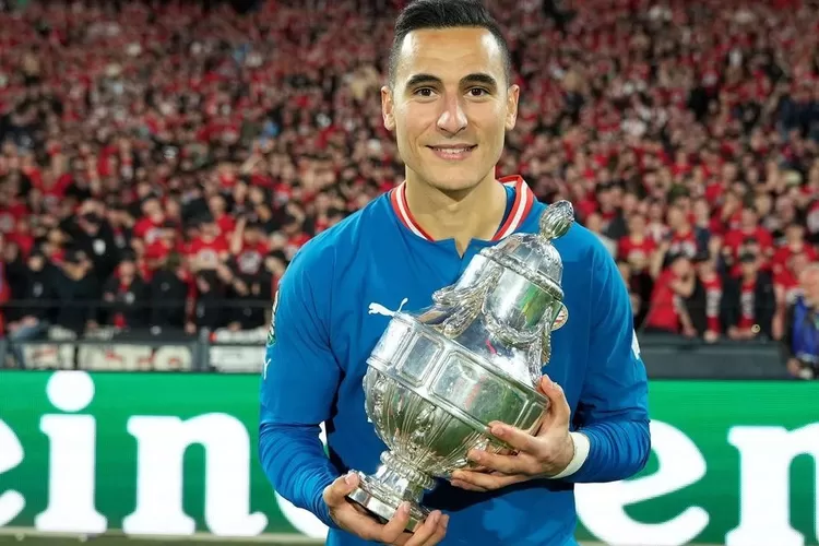Anwar El Ghazi dipecat usai unggah dukungan ke Palestina di media sosial.  Baca artikel CNN Indonesia "Mainz Pecat Anwar El Ghazi Buntut Dukung Palestina di Medsos" selengkapnya di sini: https://www.cnnindonesia.com/olahraga/20231104065327-142-1019896/mainz-pecat-anwar-el-ghazi-buntut-dukung-palesti (Instagram @elghazi21)