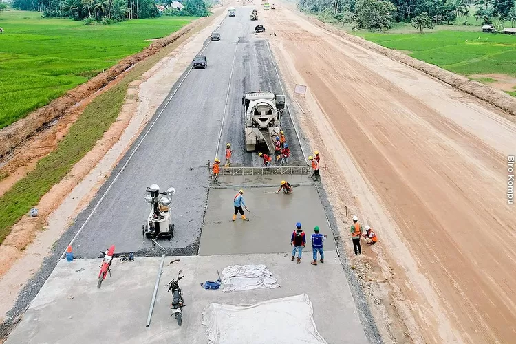 Pihak pengembang Jalan Tol Padang-Sicincin membagikan progres terkini konstruksi fisik yang berlangsung. Tol ini merupakan bagian dari Jalan Tol Trans Sumatera (JTTS) yang ada di Sumatera Barat. (Instagram: pupr_bpjt)